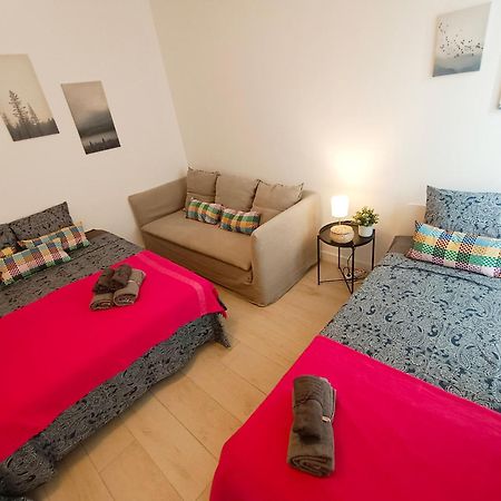 Private Rooms By Plaza Universidad 巴塞罗那 外观 照片
