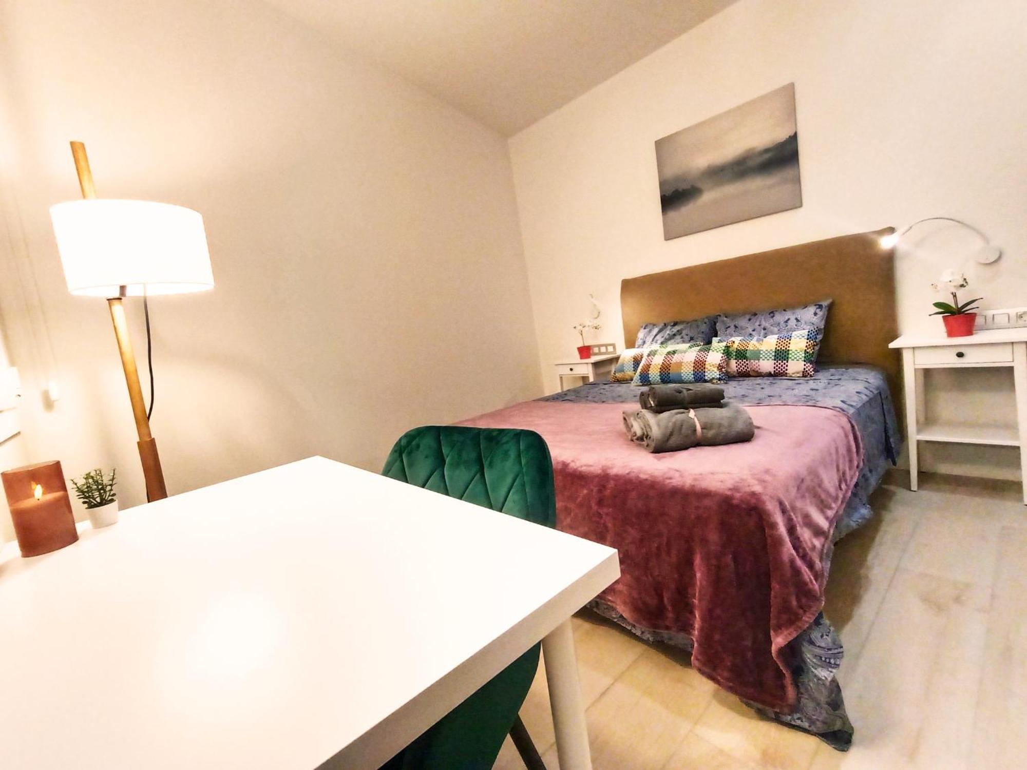 Private Rooms By Plaza Universidad 巴塞罗那 外观 照片