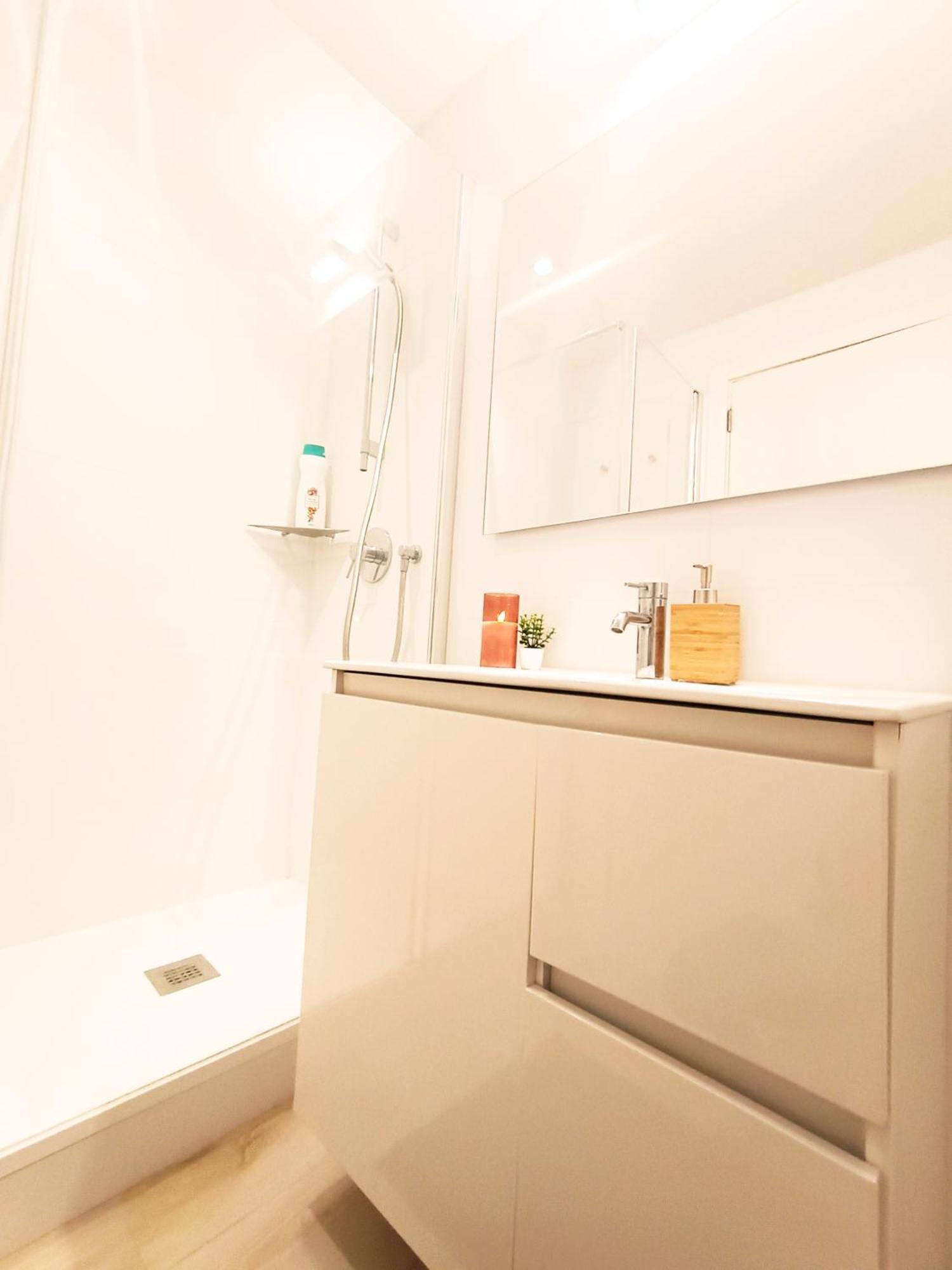 Private Rooms By Plaza Universidad 巴塞罗那 外观 照片