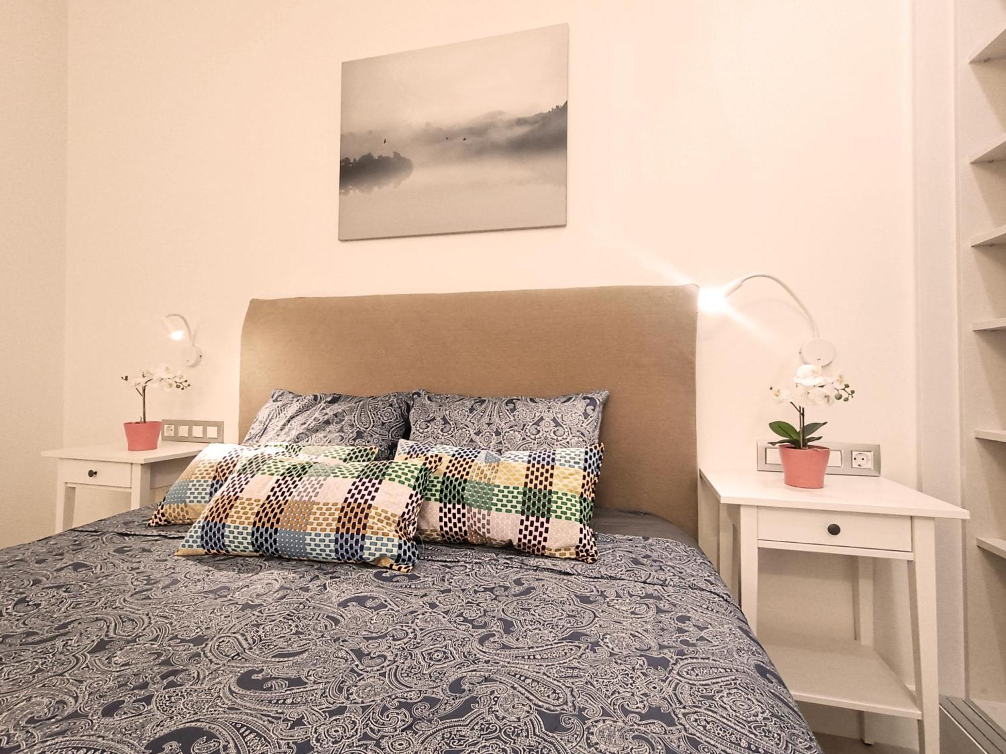 Private Rooms By Plaza Universidad 巴塞罗那 外观 照片