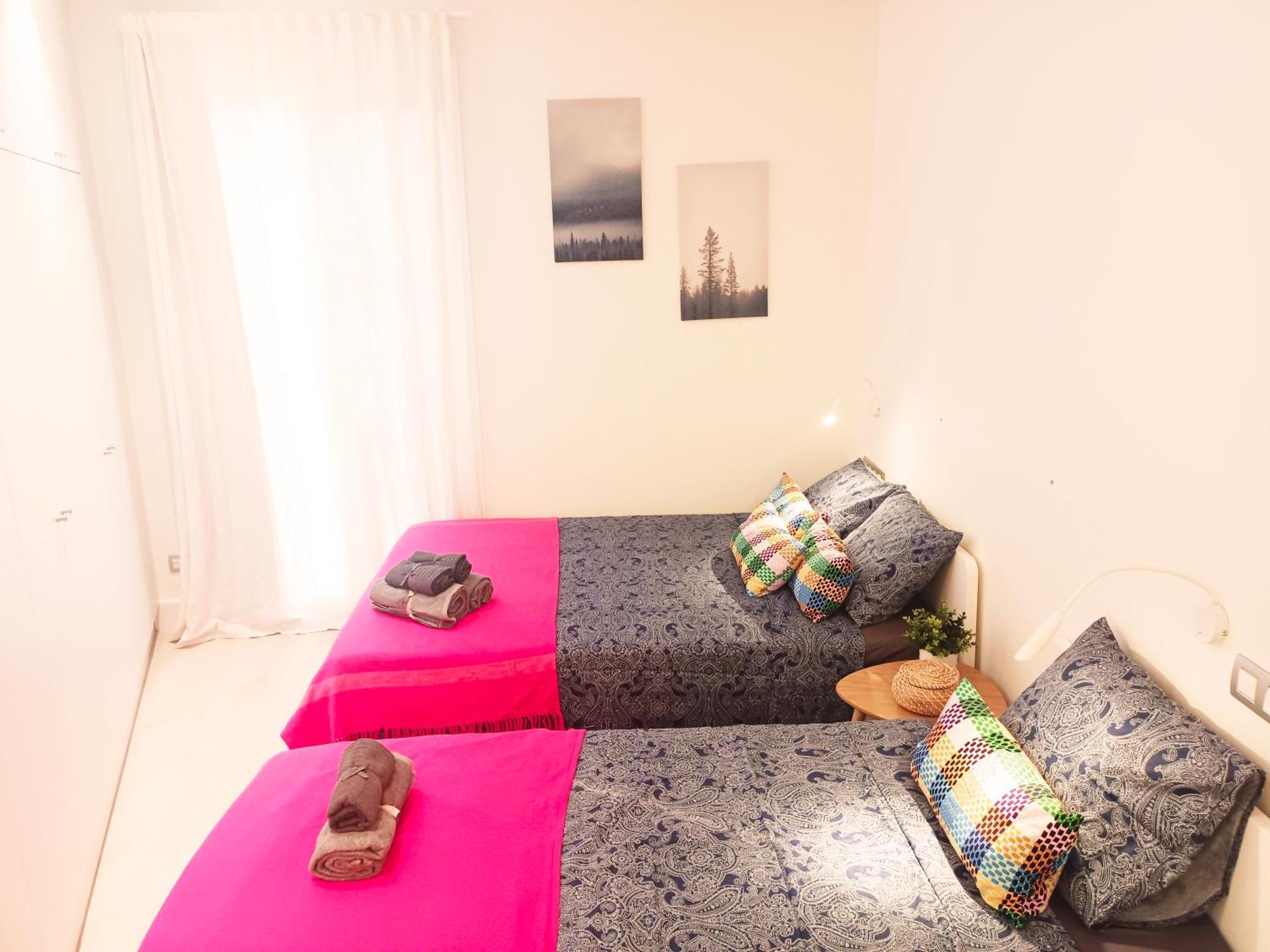 Private Rooms By Plaza Universidad 巴塞罗那 外观 照片