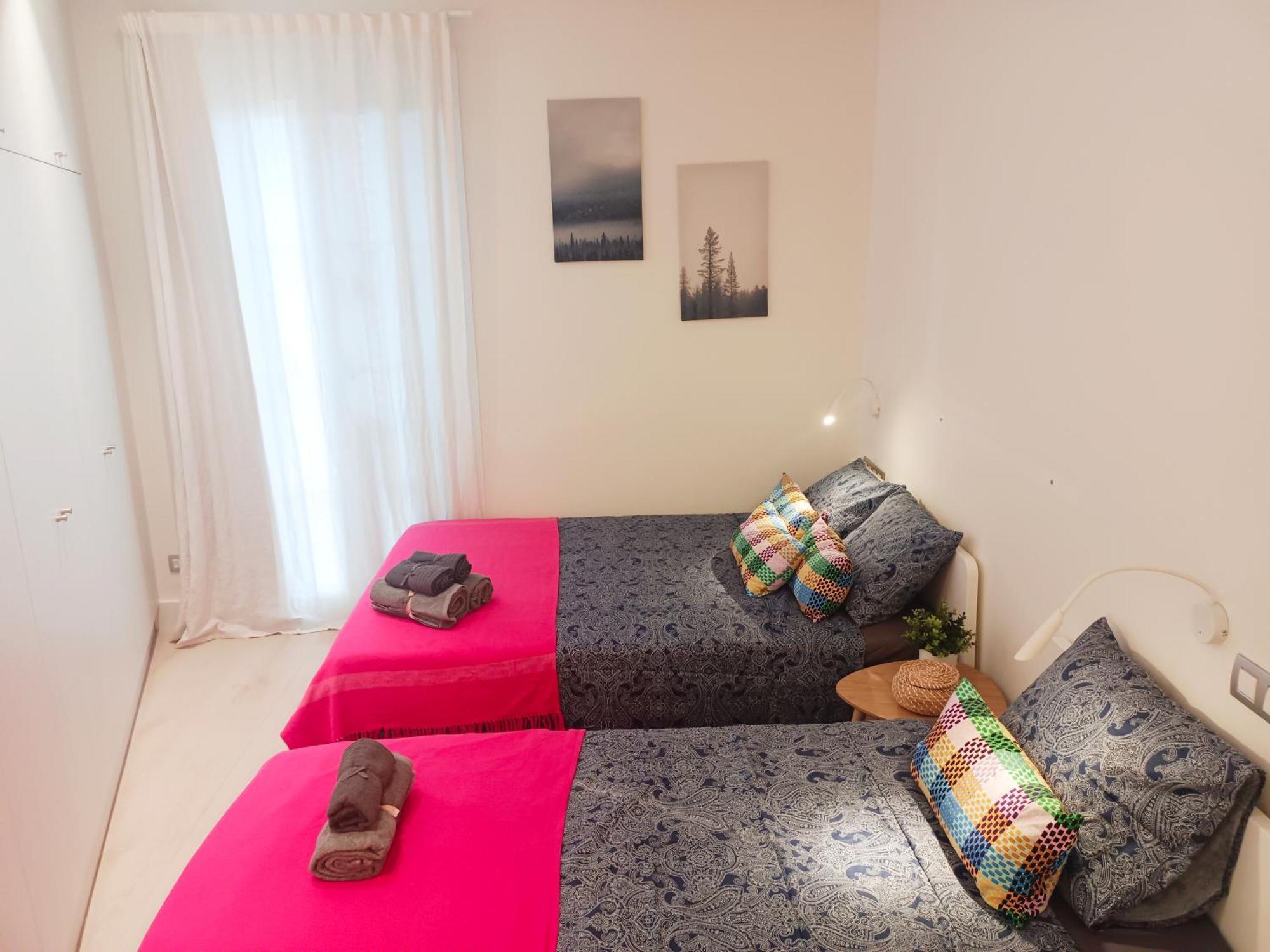 Private Rooms By Plaza Universidad 巴塞罗那 外观 照片